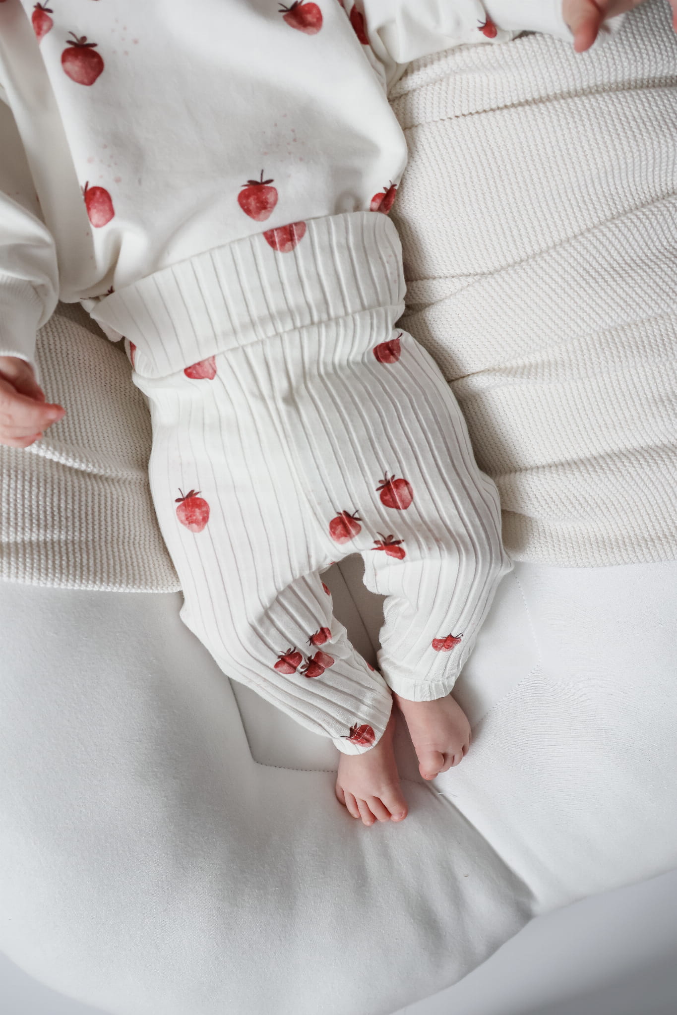 Legginsy bezuciskowe truskawki