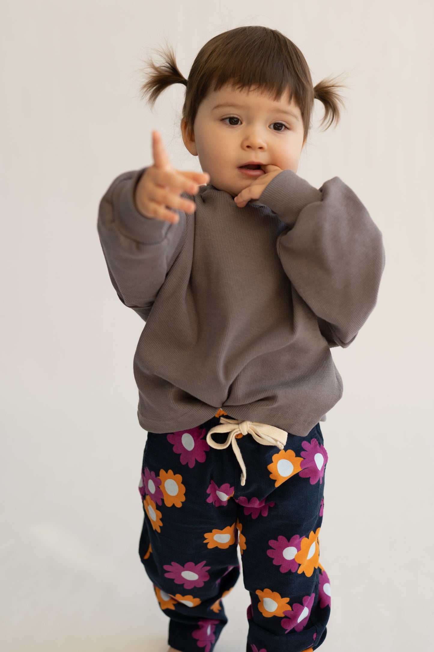 Spodnie sztruksowe Floral Navy w stylu baggy