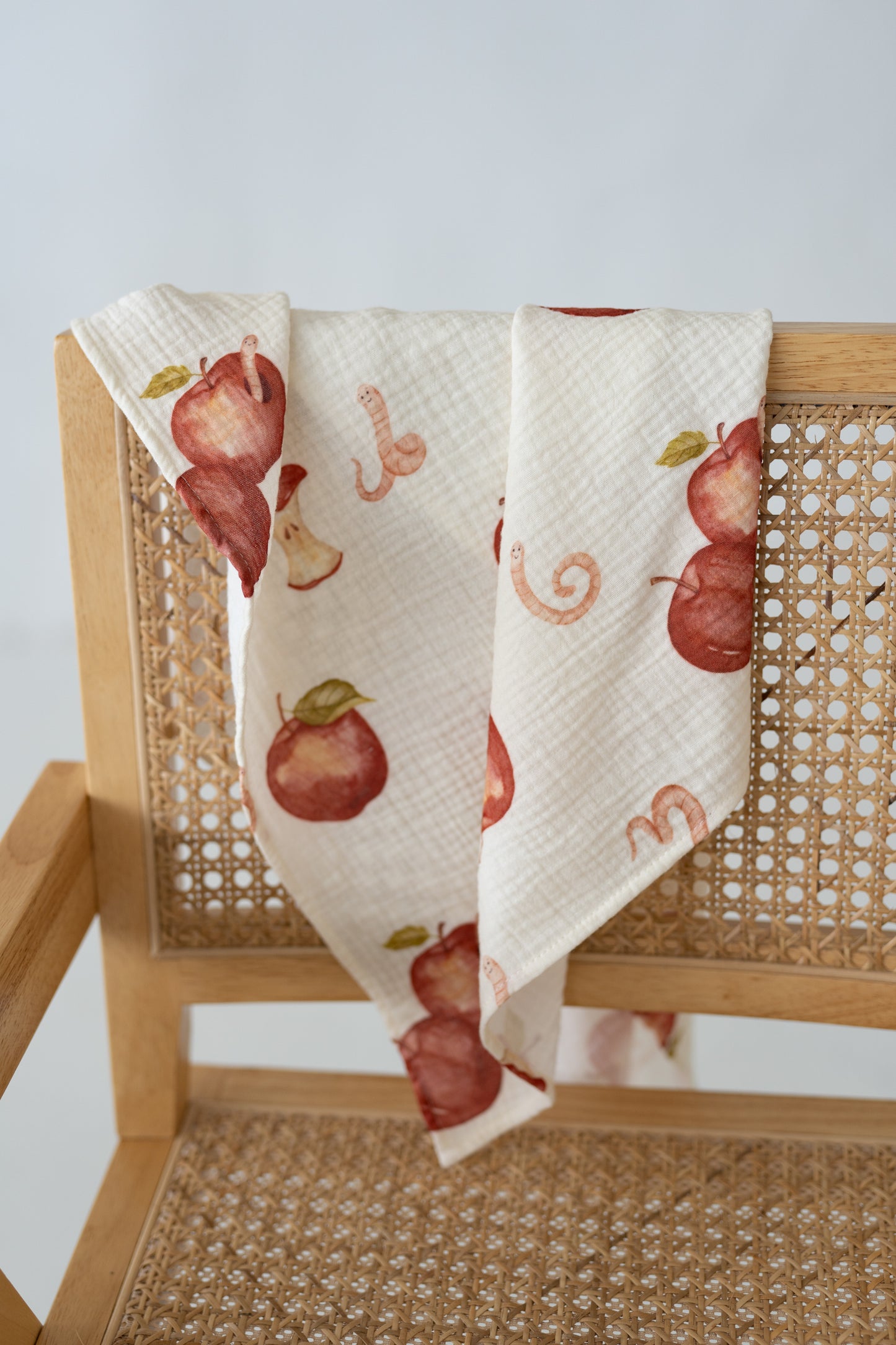 Pieluszka/ kocyk muślinowy maxi 65x65 cm JABŁKA