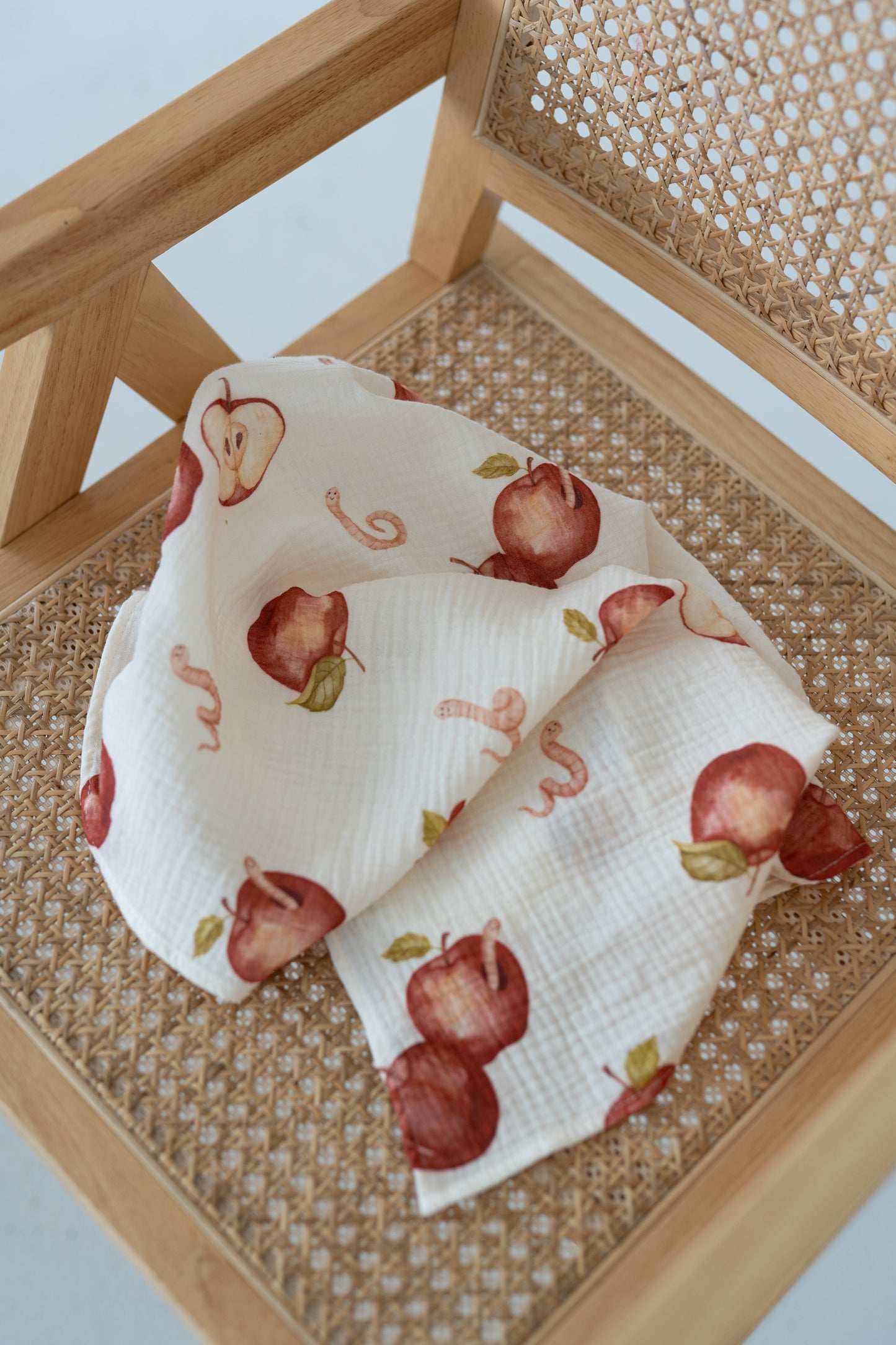 Pieluszka/ kocyk muślinowy maxi 65x65 cm JABŁKA