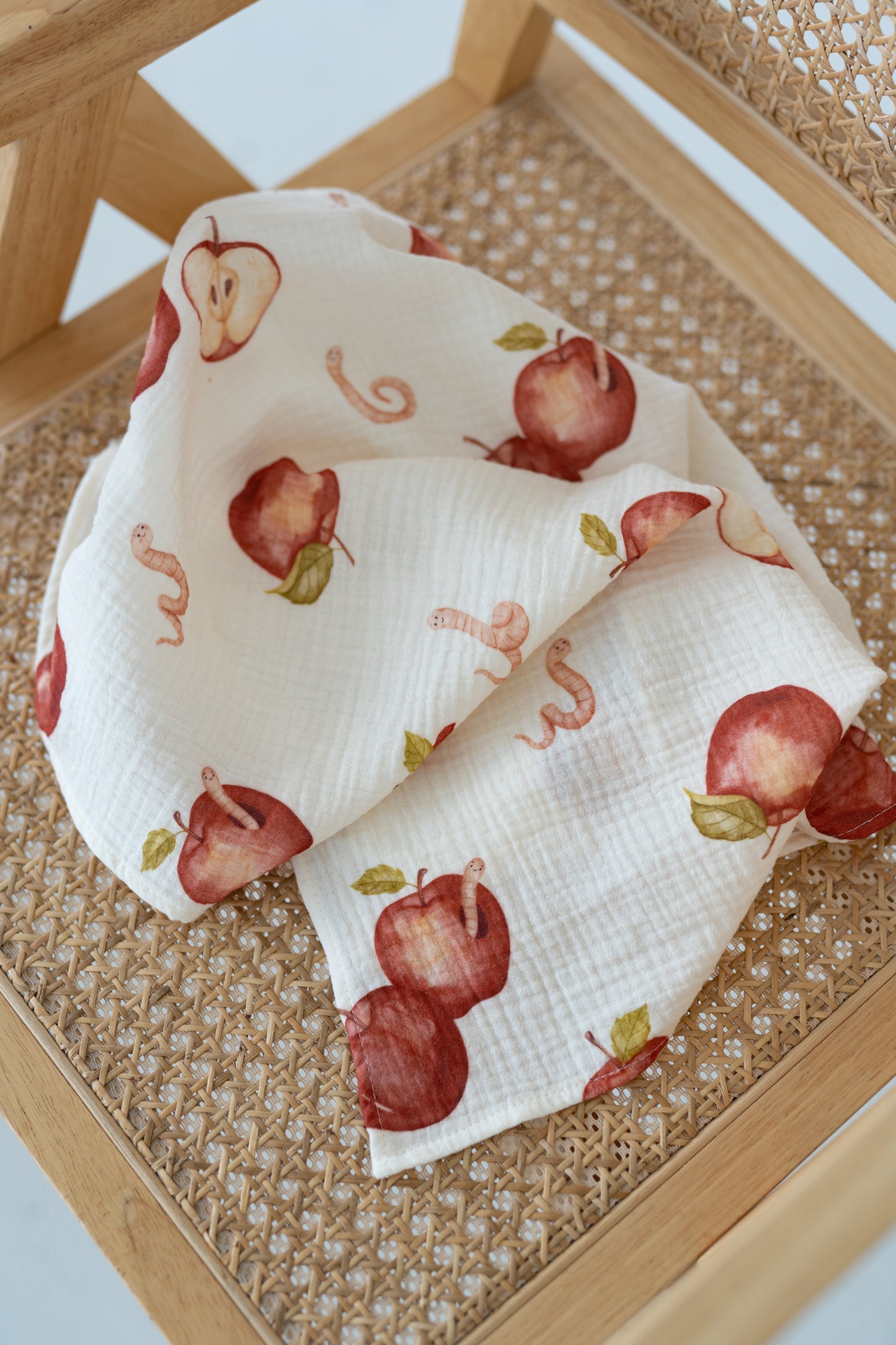 Pieluszka/ kocyk muślinowy maxi 65x65 cm JABŁKA