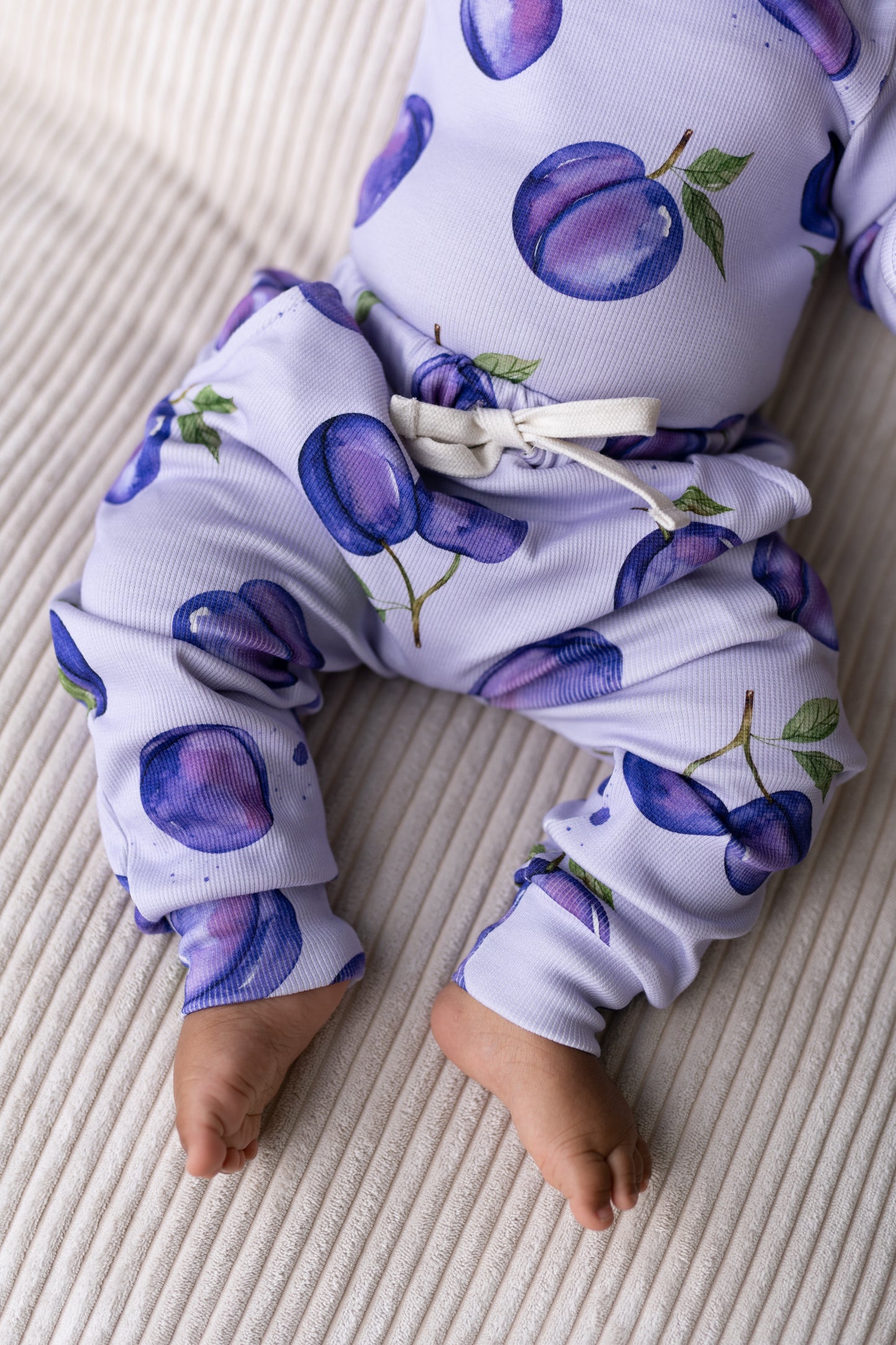 Spodnie prążkowane PLUM