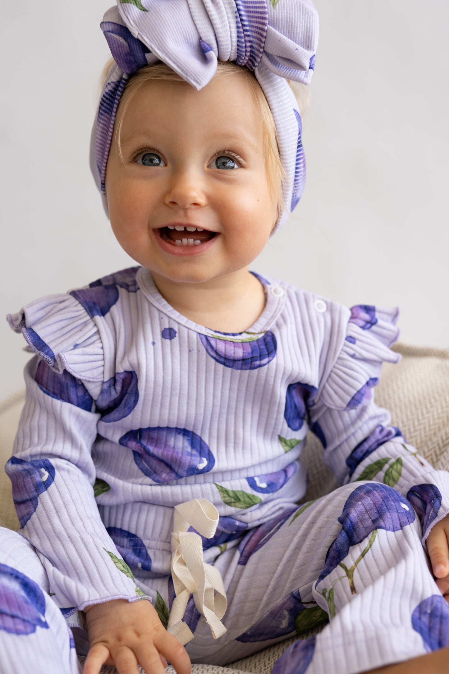 Bluzka z falbanką PLUM