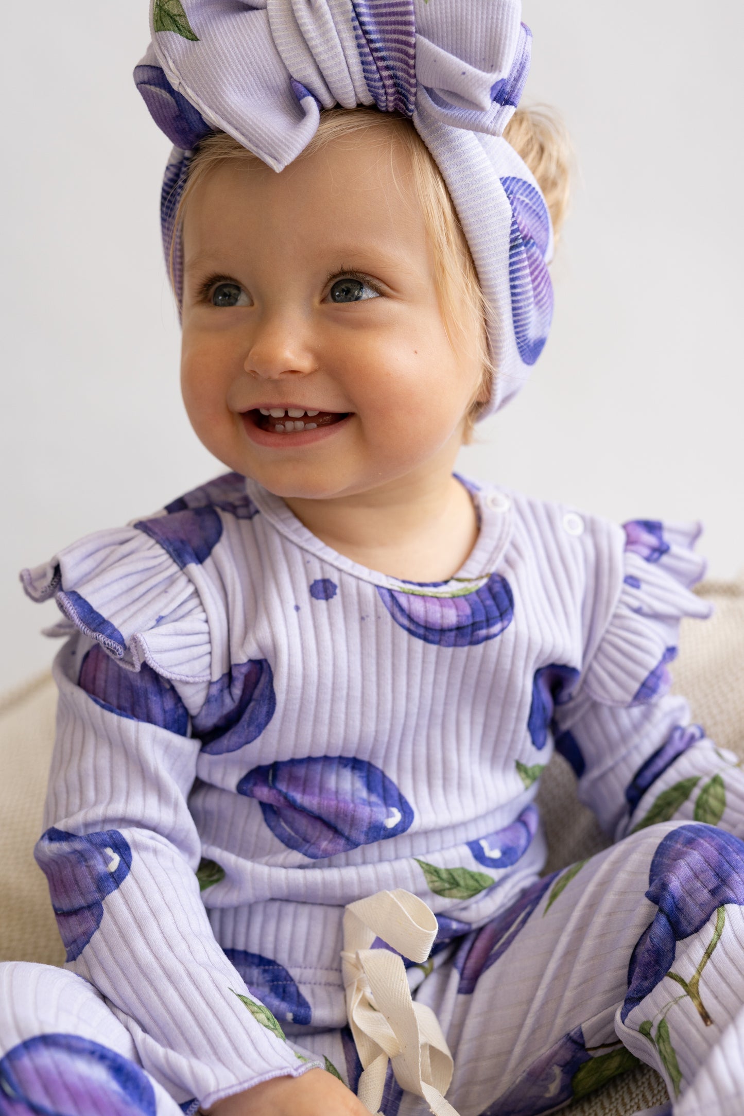 Bluzka z falbanką PLUM