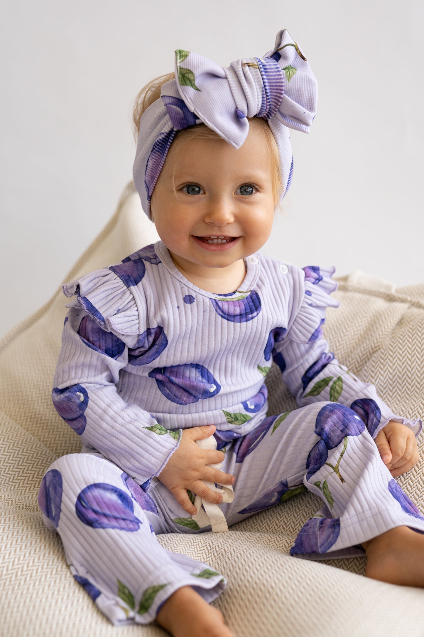 Bluzka z falbanką PLUM