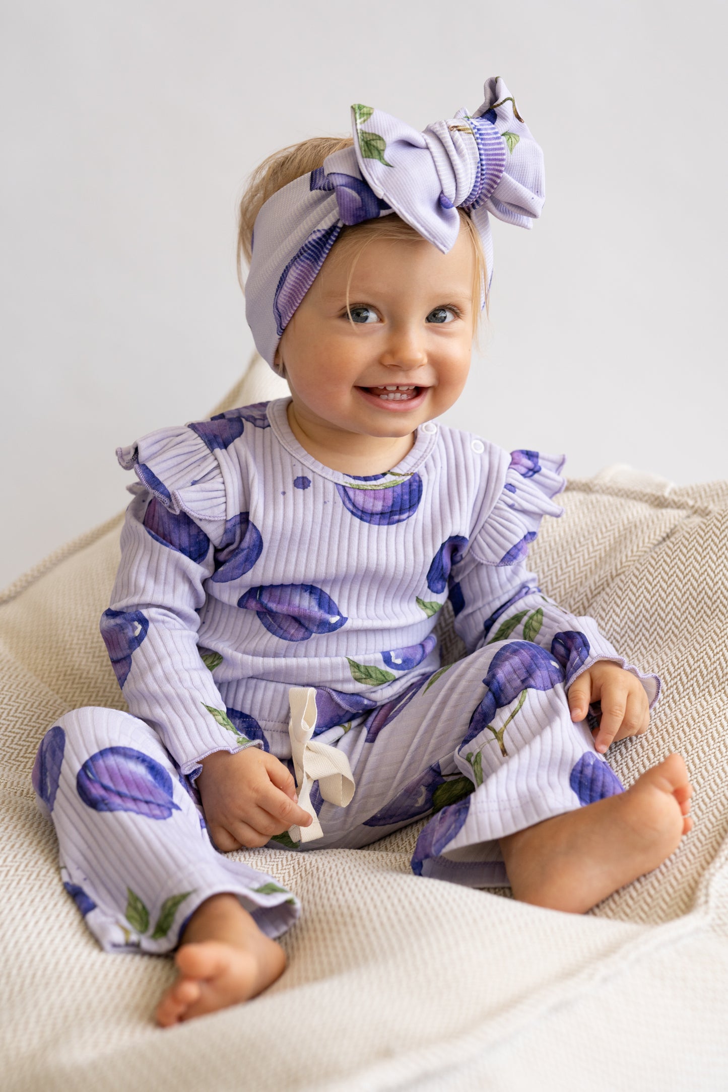 Bluzka z falbanką PLUM