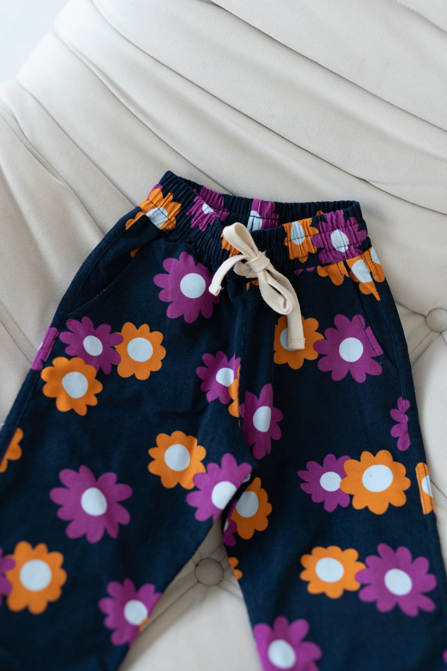 Spodnie sztruksowe Floral Navy w stylu baggy