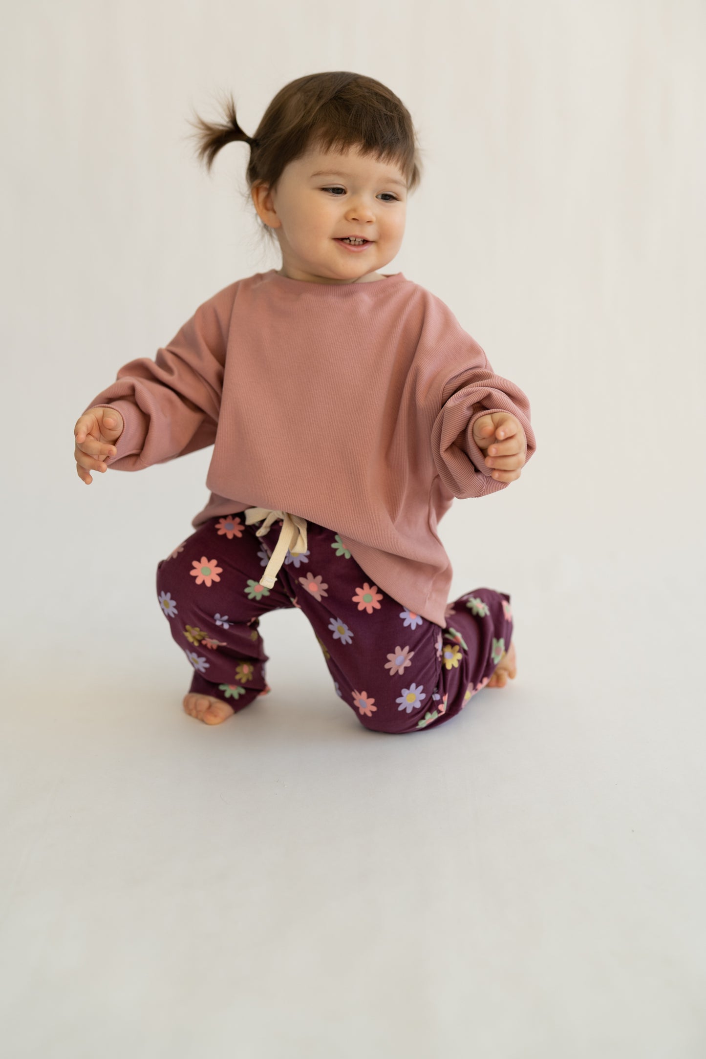 Spodnie sztruksowe Floral Plum w stylu baggy