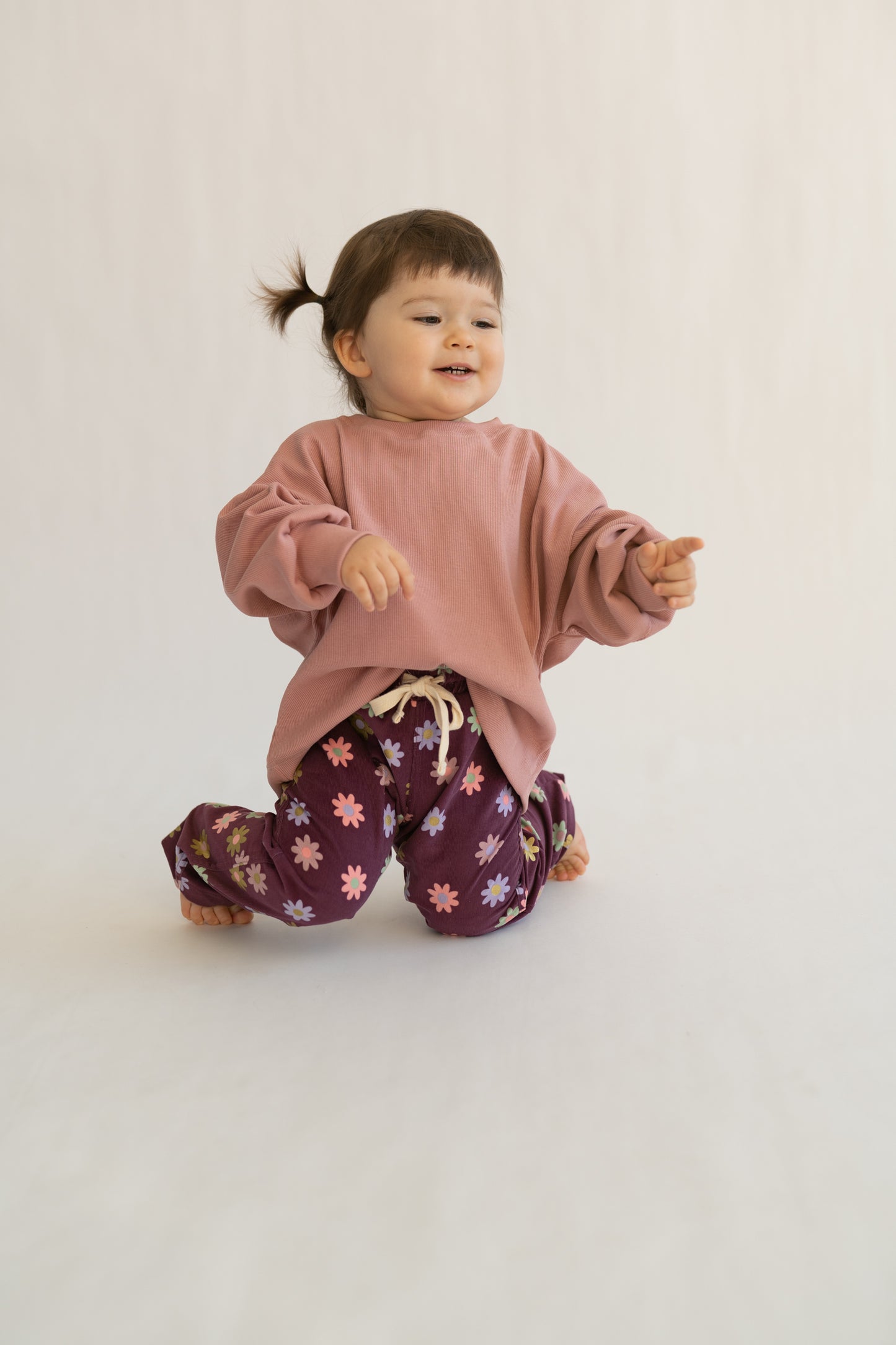 Spodnie sztruksowe Floral Plum w stylu baggy