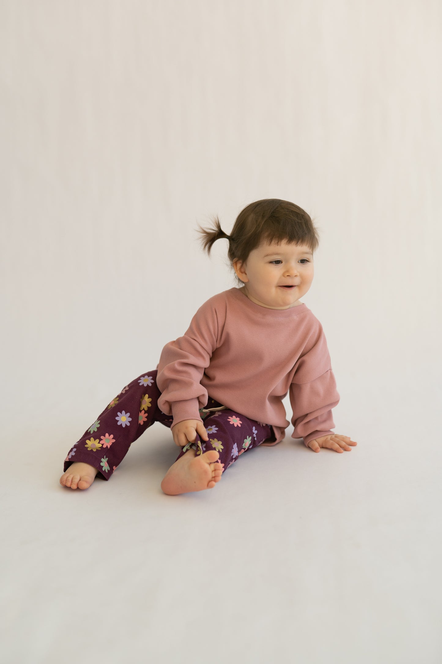 Spodnie sztruksowe Floral Plum w stylu baggy