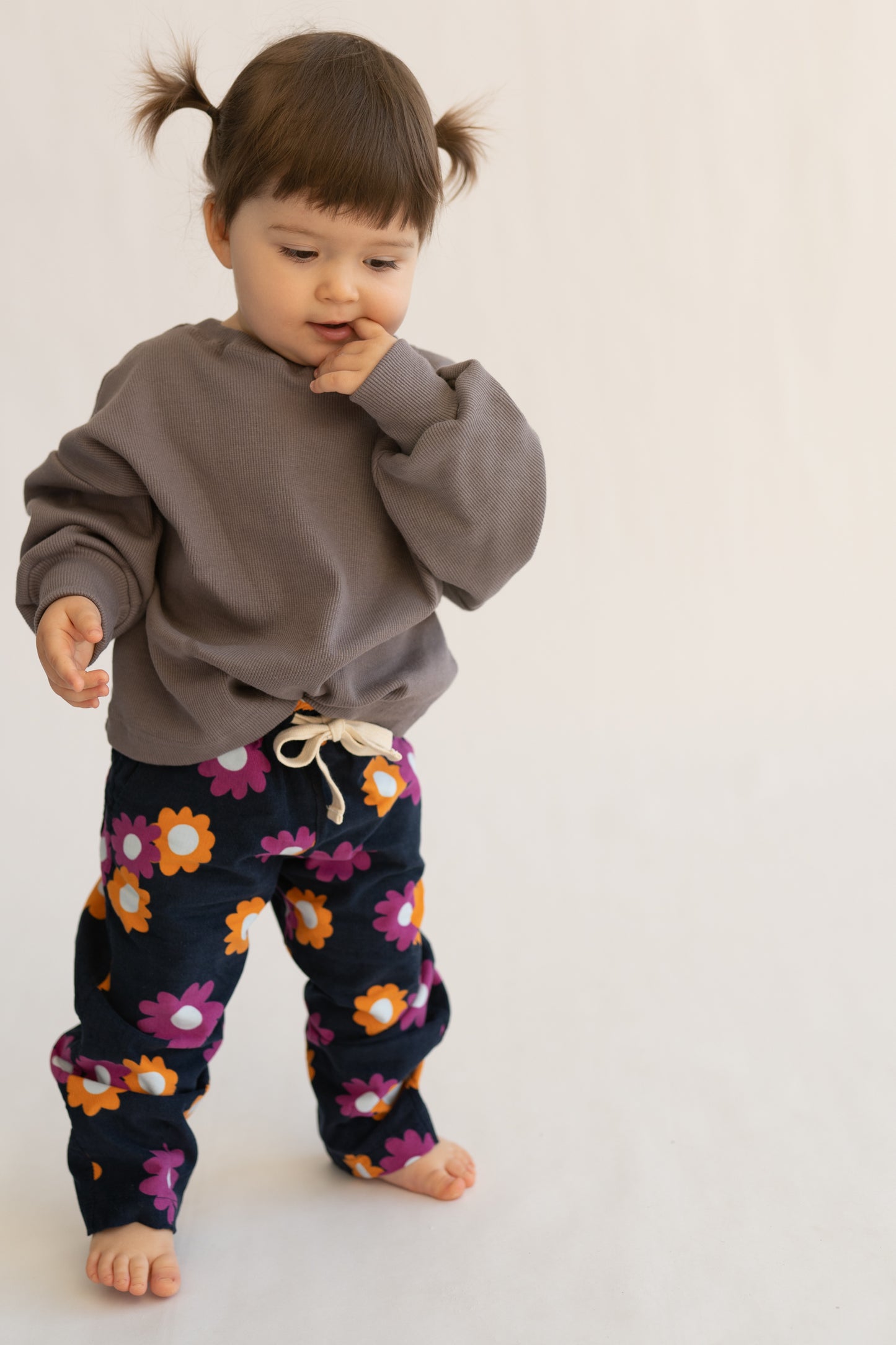 Spodnie sztruksowe Floral Navy w stylu baggy