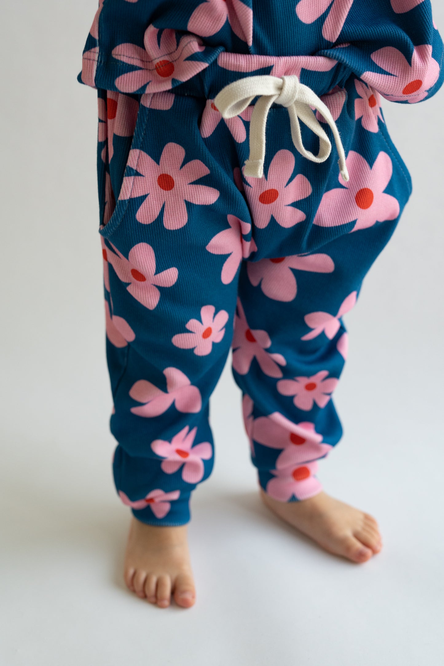Spodnie prążkowane FLOWER POWER MIDNIGHT