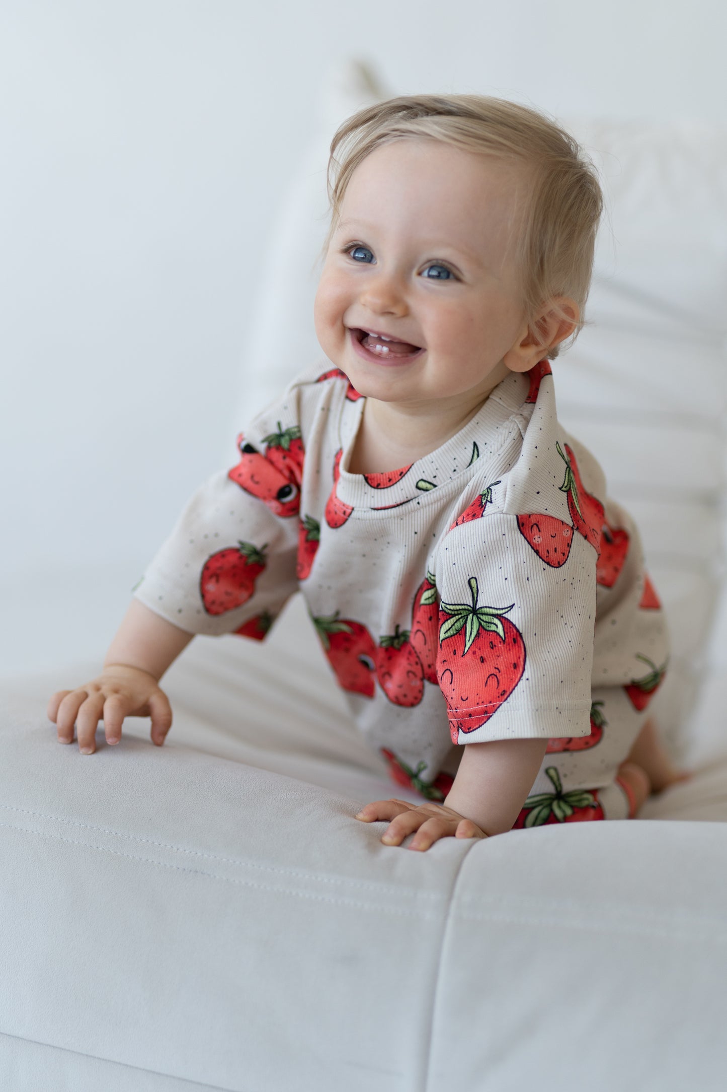 T-shirt oversize STRAWBERRIES