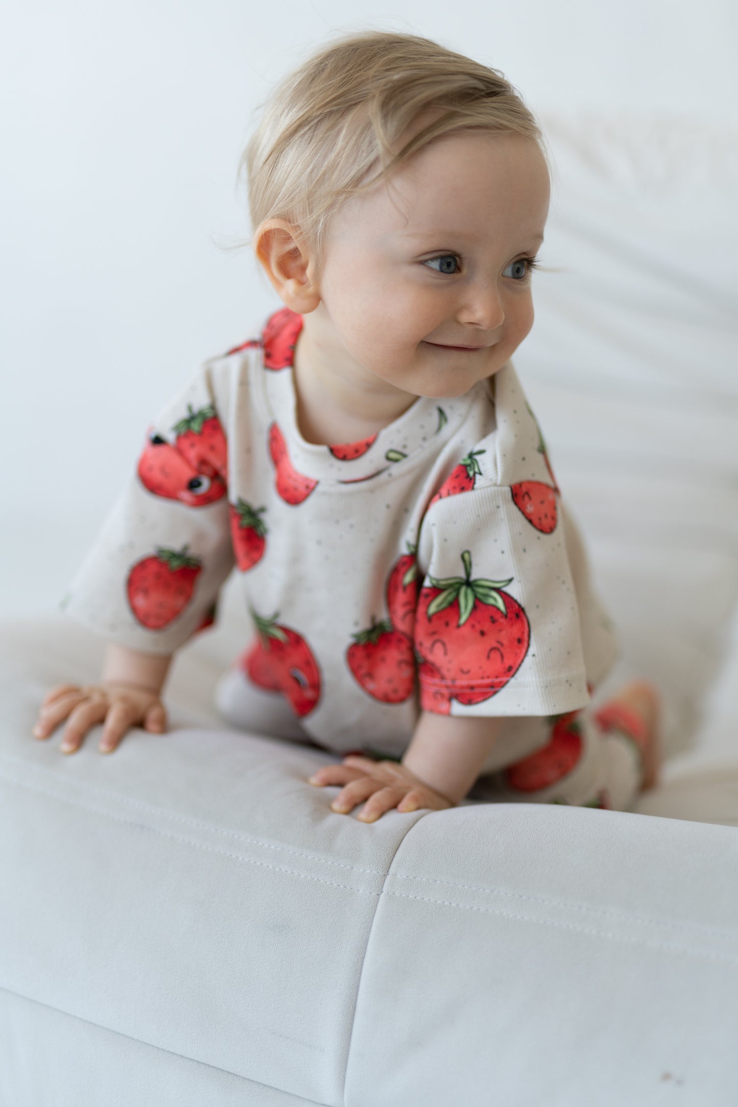 T-shirt oversize STRAWBERRIES