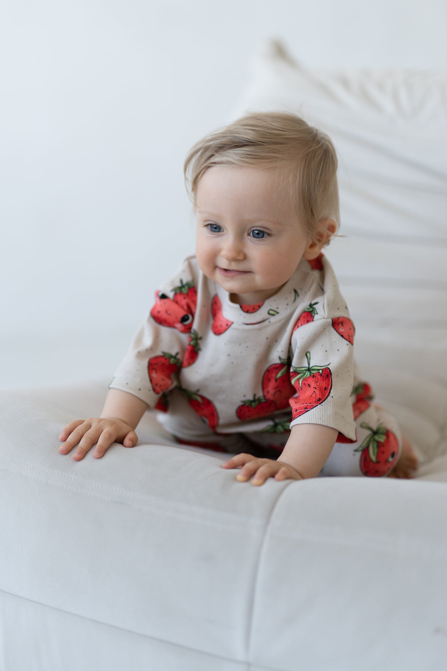 T-shirt oversize STRAWBERRIES