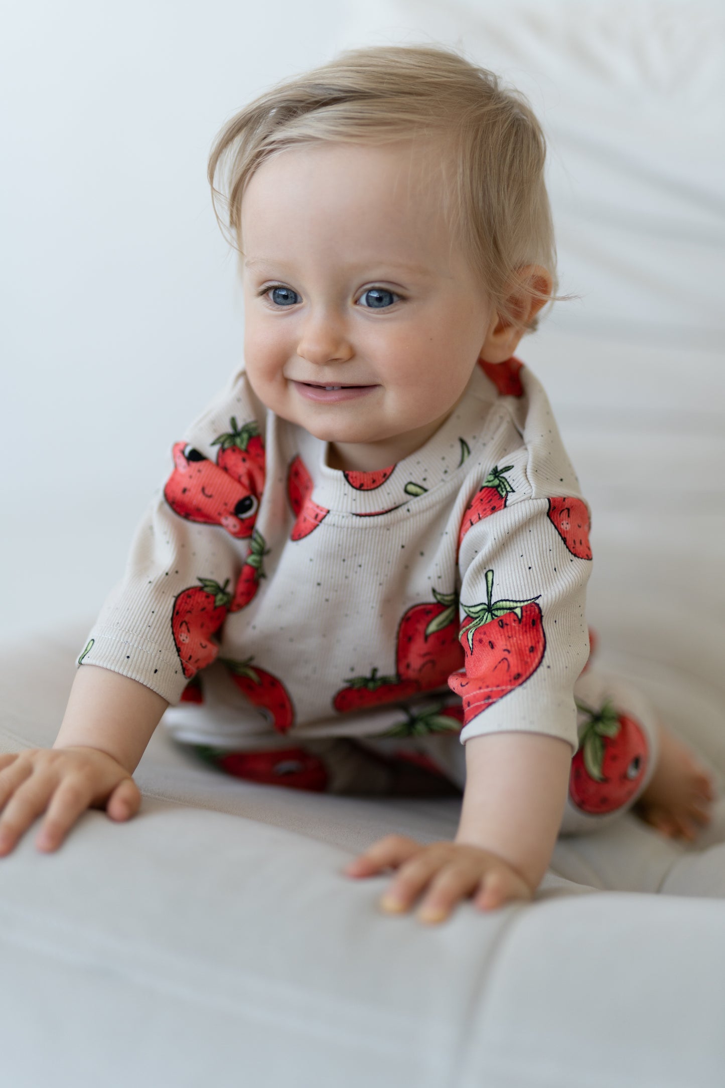 T-shirt oversize STRAWBERRIES