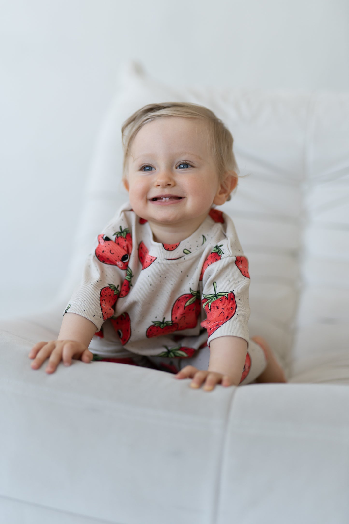 T-shirt oversize STRAWBERRIES