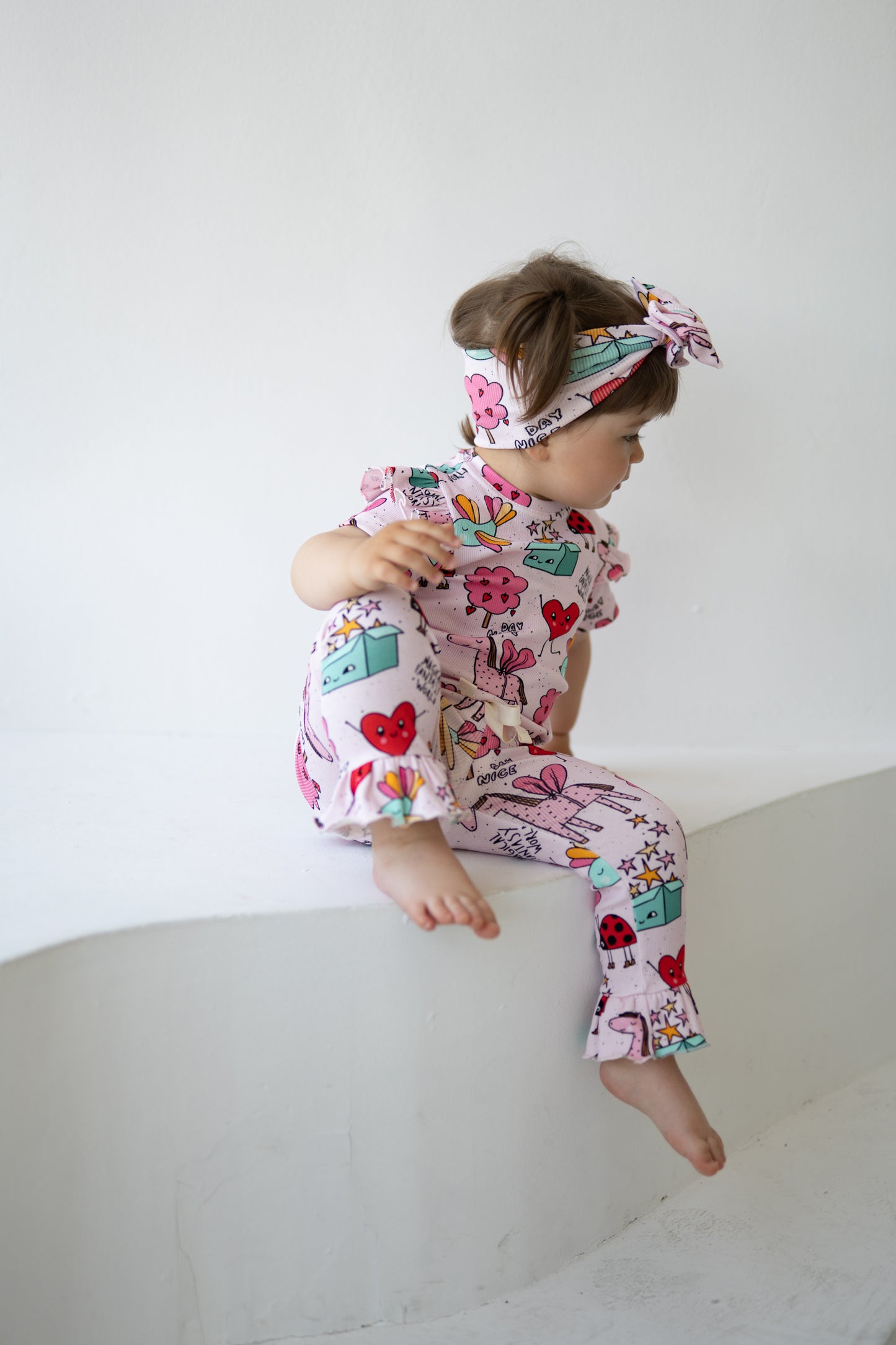 T-shirt klasyczny z falbanką UNICORN