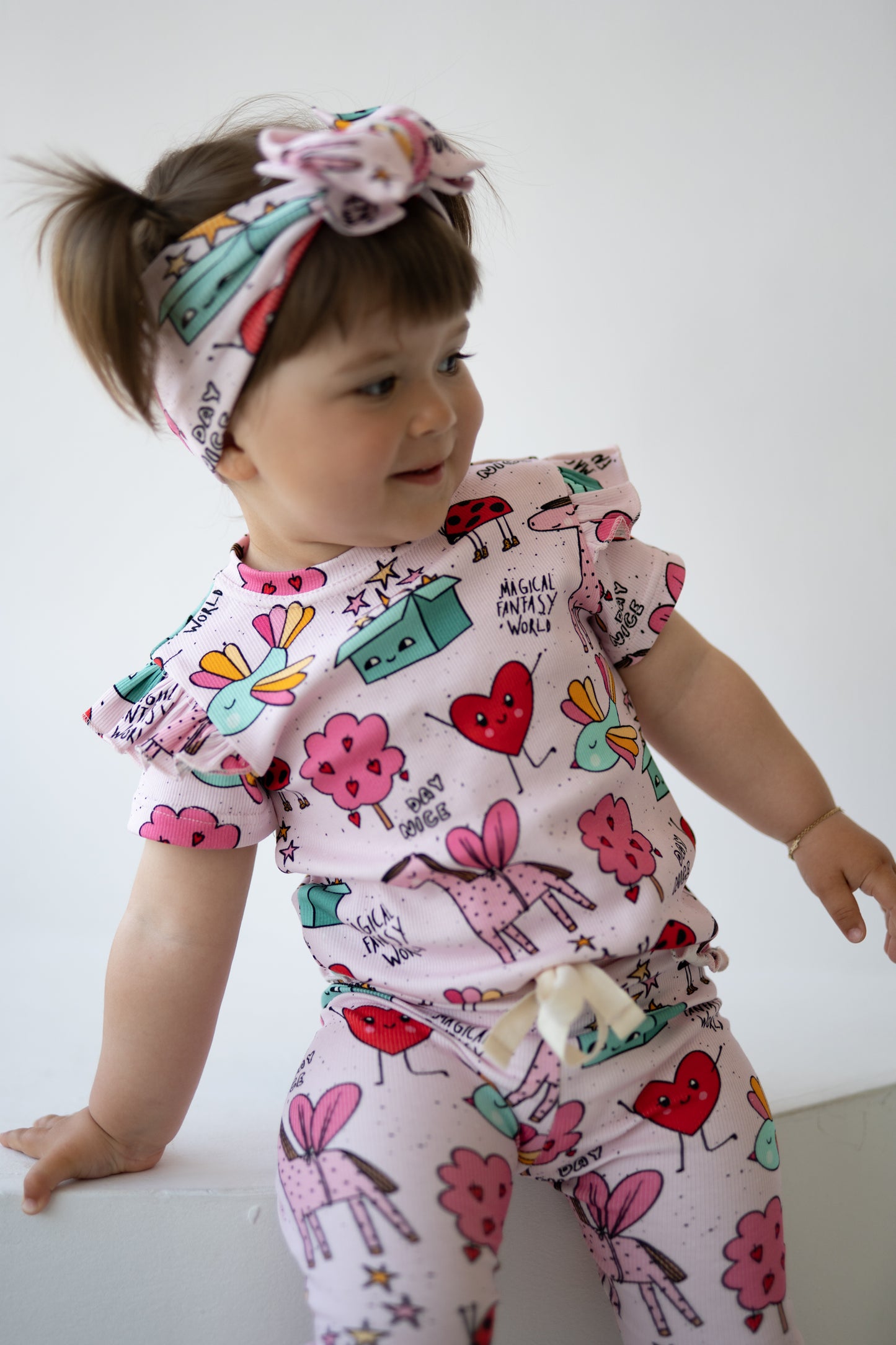 T-shirt klasyczny z falbanką UNICORN